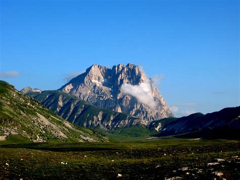 Il gran Sasso d'Italia, il monte più alto degli Appennini, 2912 m ...