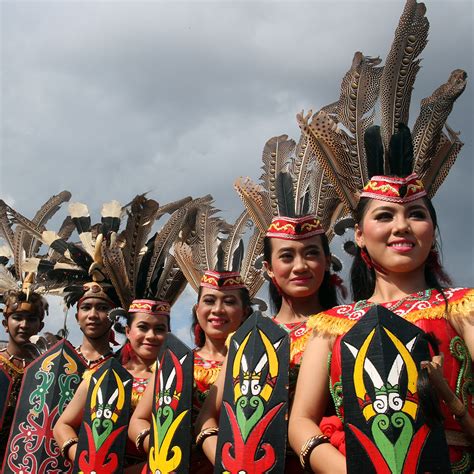 Eksplorasi budaya Suku Dayak di Festival Budaya Isen Mulang - Event