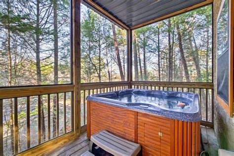 Pigeon Forge Resort Cabin w/Hot Tub & Pool Access!