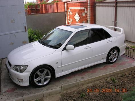 2001 Toyota Altezza specs