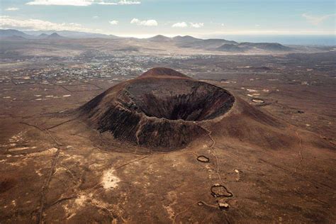 15 Astounding Facts About Volcanic Craters - Facts.net