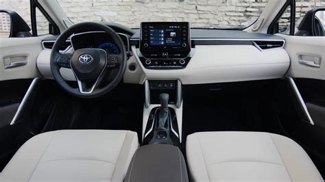 2022 Toyota Corolla Cross XLE Interior / Detailed tour - YouTube