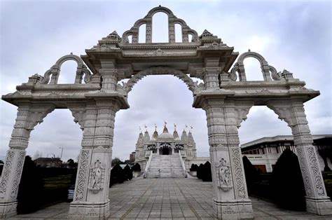 Remarkable photos of Neasden Temple as it celebrates 25 years since ...