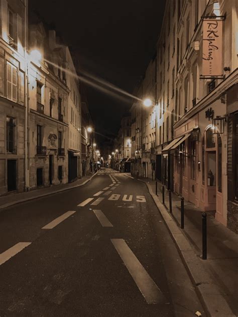 ITAP of an empty street in Paris at night.#PHOTO #CAPTURE #NATURE # ...