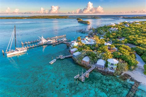 Guide to visiting Staniel Cay Yacht Club Bahamas in the Exumas