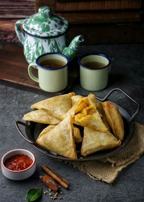 Curry Samosa (18pcs) - Savour Gourmet