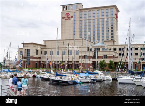 North landing renaissance hotel lodging inn marina hi-res stock ...