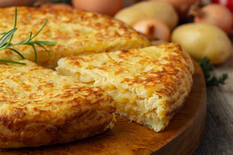 Authentic Spanish Tortilla Recipe (Tortilla Espanola)