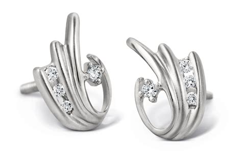 15 Simple and Latest Platinum Earrings for Men and Women