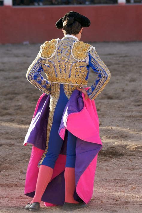 Matador jackets can be elaborately decorated. | Matador costume ...