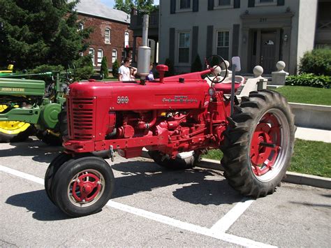 Farmall 300: Specs, Engine, Transmission, Dimensions