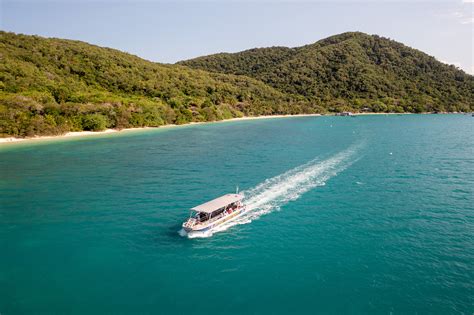 Full Day Tour | 8:00am Cairns to Fitzroy Island & 9:30am Glass Bottom ...