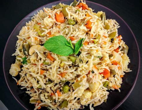 Veg Pulao Recipe | Vegetable Pilaf | VegeCravings