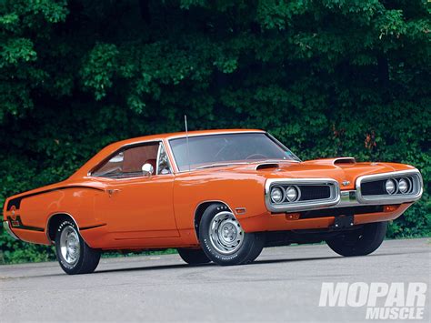 1970 Dodge Super Bee - 440 Hemi Engine - Mopar Muscle Magazine