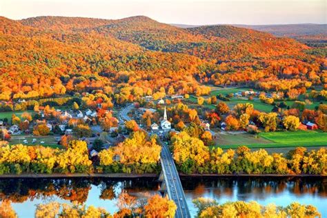 The Top 15 Spots to See Fall Foliage in New England | New england fall ...