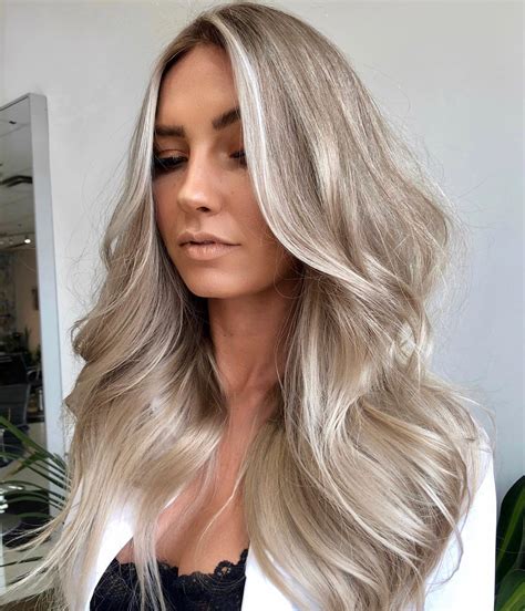 40 Bombshell Silver Hair Color Ideas for 2022 - Hair Adviser | Silver ...