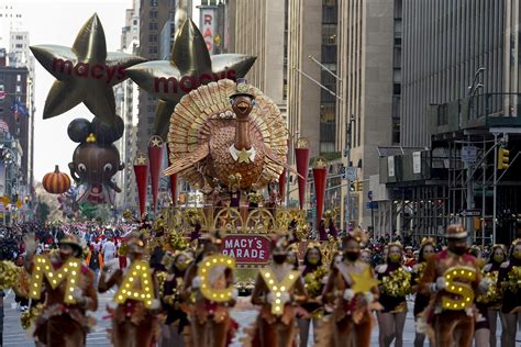 Macy's Thanksgiving parade returns, with all the trimmings | AP News