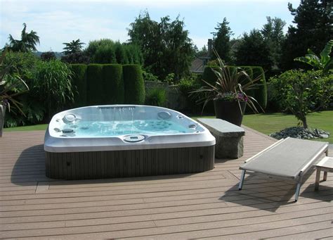 Hot Tub Installation Information & FAQs | Jacuzzi.com | Jacuzzi®