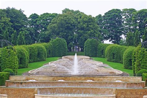 Alnwick Castle & Gardens, Northumberland - La terre est un jardin