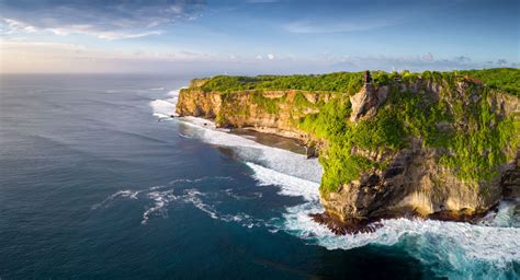 Pura Luhur Uluwatu: Bali's Scenic Cliff Temple - Kembali Lagi