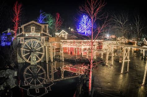 Smoky Mountain Winterfest Celebration in Pigeon Forge. | Smoky mountain ...