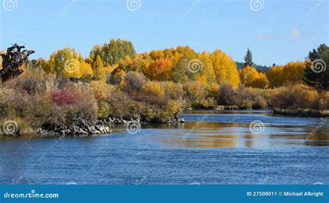 Fall Colors of Bend, Oregon Stock Image - Image of river, trail: 27500011