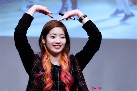 14 Completely Inspiring Photos Of Dahyun's Perfect Dip Dye Hair - Koreaboo