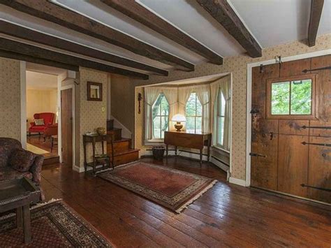 1700S HOME INTERIOR - Love the door | Cottage house interior, Farmhouse ...