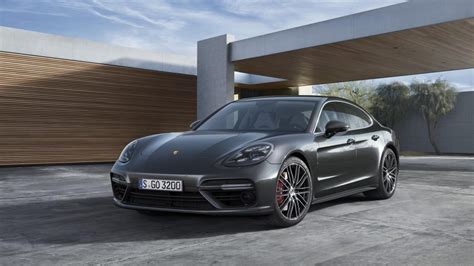 O Porsche Panamera é uma berlina de luxo entre os melhores desportivos