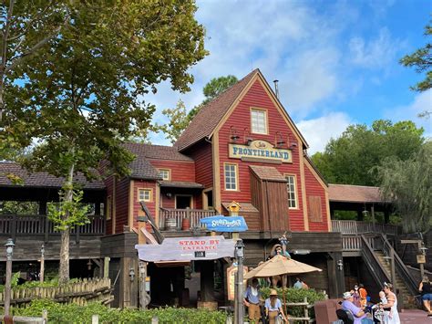 PHOTOS: Frontierland Railroad Station Repainting Continues at the Magic ...