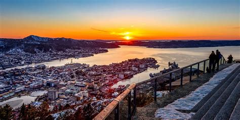 Hiking on "Top of Bergen" - visitBergen.com