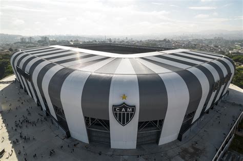 Atlético Mineiro inaugura nuevo estadio ante miles de aficionados