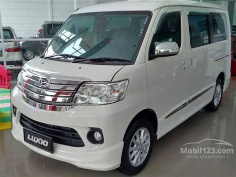 Jual Mobil Daihatsu Luxio 2023 D 1.5 di Banten Manual MPV Putih Rp 236. ...