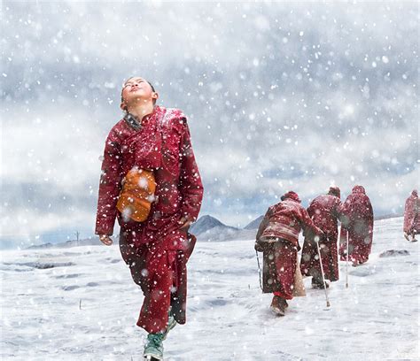 PHOTOS: Tibetan Buddhists Make Winter Pilgrimage – Thatsmags.com