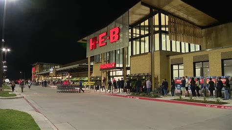 H-E-B shoppers wait in line for Frisco store's opening | FOX 4 Dallas ...