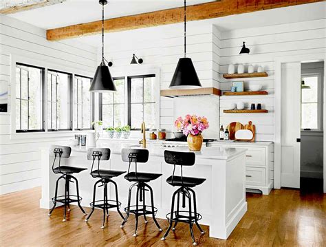 23 Farmhouse Kitchens That Add Rustic Charm to Modern Amenities