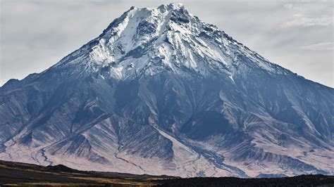 Extinct volcano has woken up and scientists say it could erupt ‘at any ...