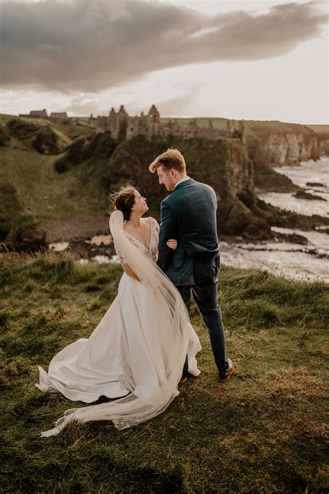 Wedding Ceremony at Dunluce Castle in Autumn : Tiffany Gage Photography