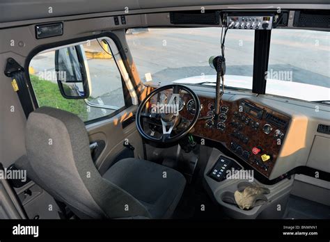 sănătate psihică Botanist Lupta semi truck cab interior nerv rotație Haiku