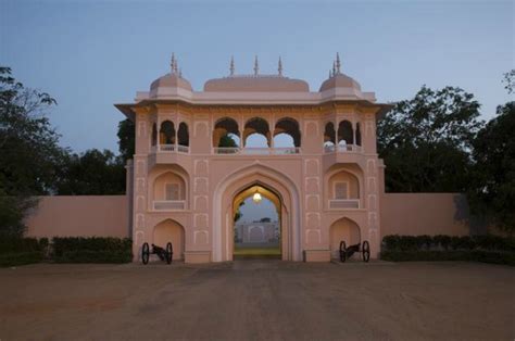 The Royal Family Of Jaipur Hits The Streets Over The Control Of Famed ...