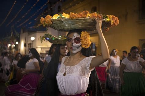 How Oaxacans Are Still Celebrating Día de los Muertos This Year | Here ...