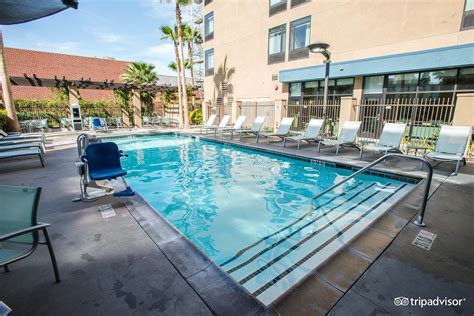 SpringHill Suites by Marriott Anaheim Maingate Pool Pictures & Reviews ...