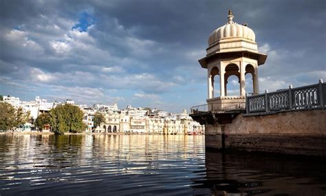 Premium Photo | Lake Pichola in Udaipur