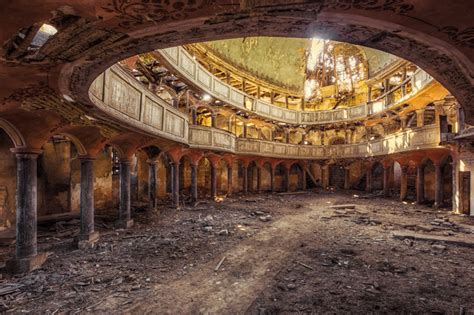 Photographer Finds Abandoned Buildings In Europe And Immortalizes Them ...