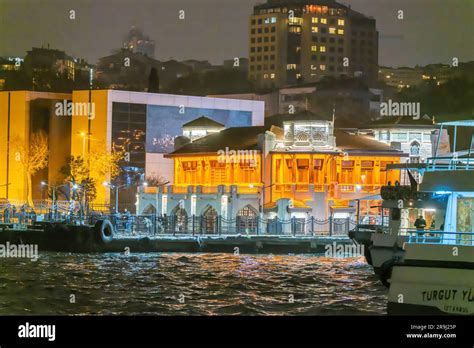 Istanbul bosphorus at night Stock Photo - Alamy