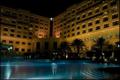 Hotel Intercontinental Doha 2/3 | Swimming pool | Luc B | Flickr