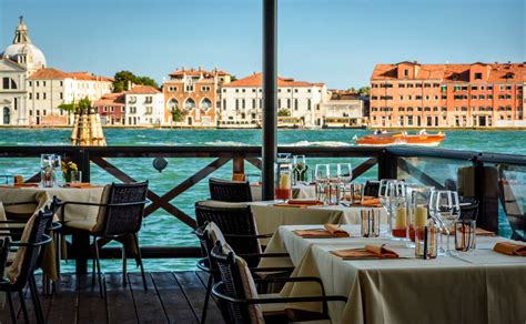 Grand canal & dinner in a gourmet restaurant - Top Venice