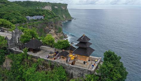 Info Lengkap Pura Uluwatu Bali, Sejarah dan Daya Tariknya