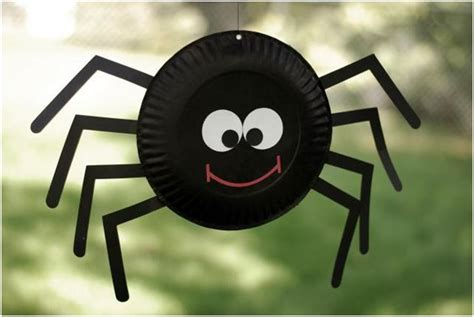 Turn a paper plate into a friendly spider to decorate for Halloween ...