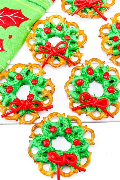 Festive Chocolate Pretzel Wreaths Final 2 Christmas Pretzels, Easy ...